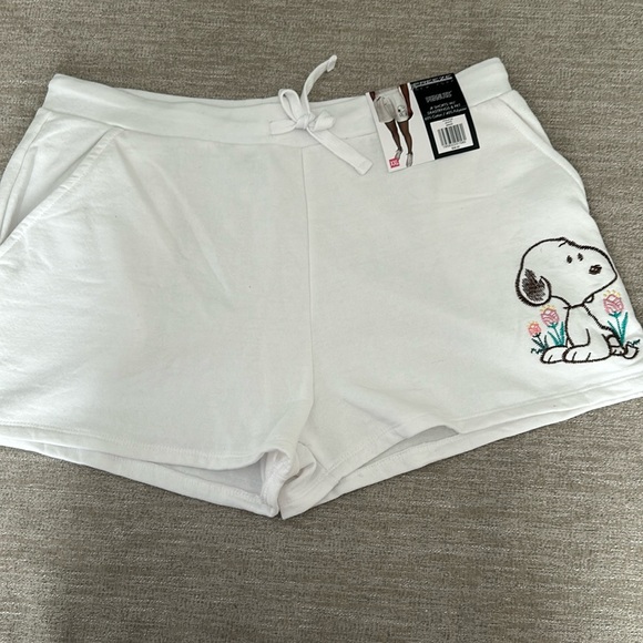 Peanuts Pants - PEANUTS Snoopy -JR white shorts with drawstring. Size XXL. NWT.